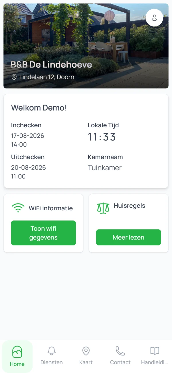 Een digitale gastenmap op de telefoon van een gast, met check-in tijden, wifi en huisregels